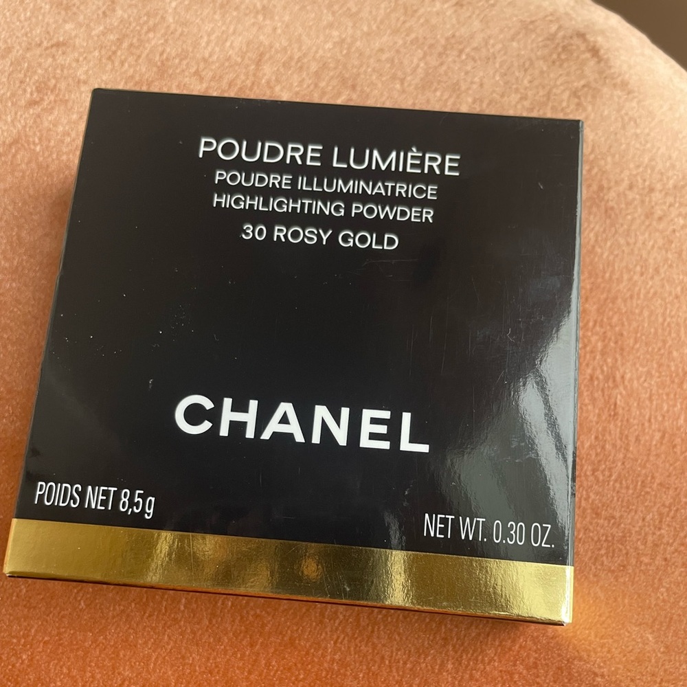 Chanel Rosy Gold Highlighting Powder ✨